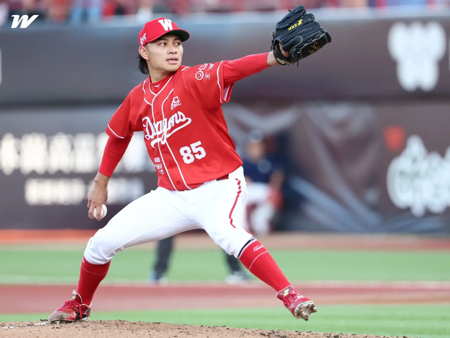 徐若熙為什麼能在日本職棒一球未投就拿下超過15億日圓合約？從市場競爭與投手價值，看軟銀的補強邏輯
